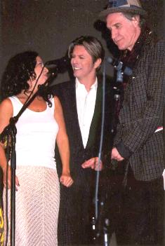 Ray Davies, Bebel Gilberto und David Bowie beim Tibet House Benefit 2002