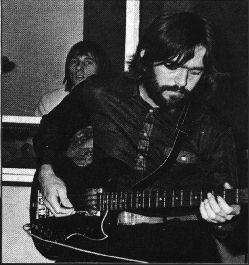 John im Studio (Hintergrund: Mick)